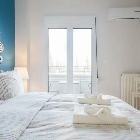58sqm Renovated Homm In Agkilis Street 아파트 *
