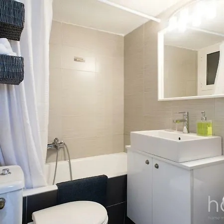 58sqm Renovated Homm In Agkilis Street 아파트 아테네