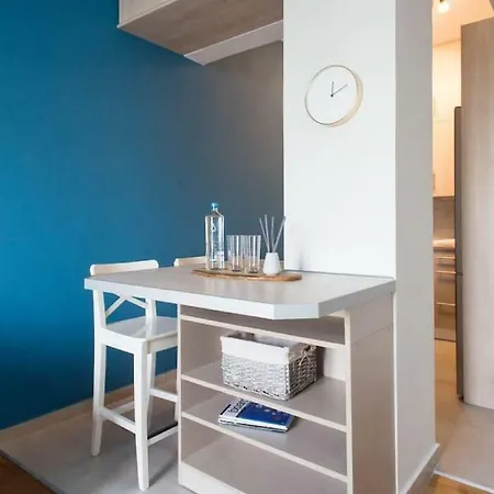 58sqm Renovated Homm In Agkilis Street 아테네